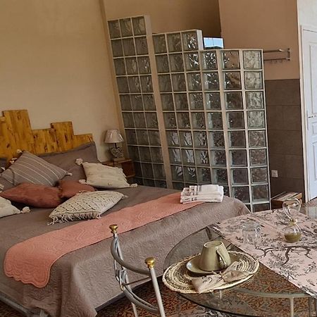Chez Dedou Et Madou Bed & Breakfast Florensac Exterior photo
